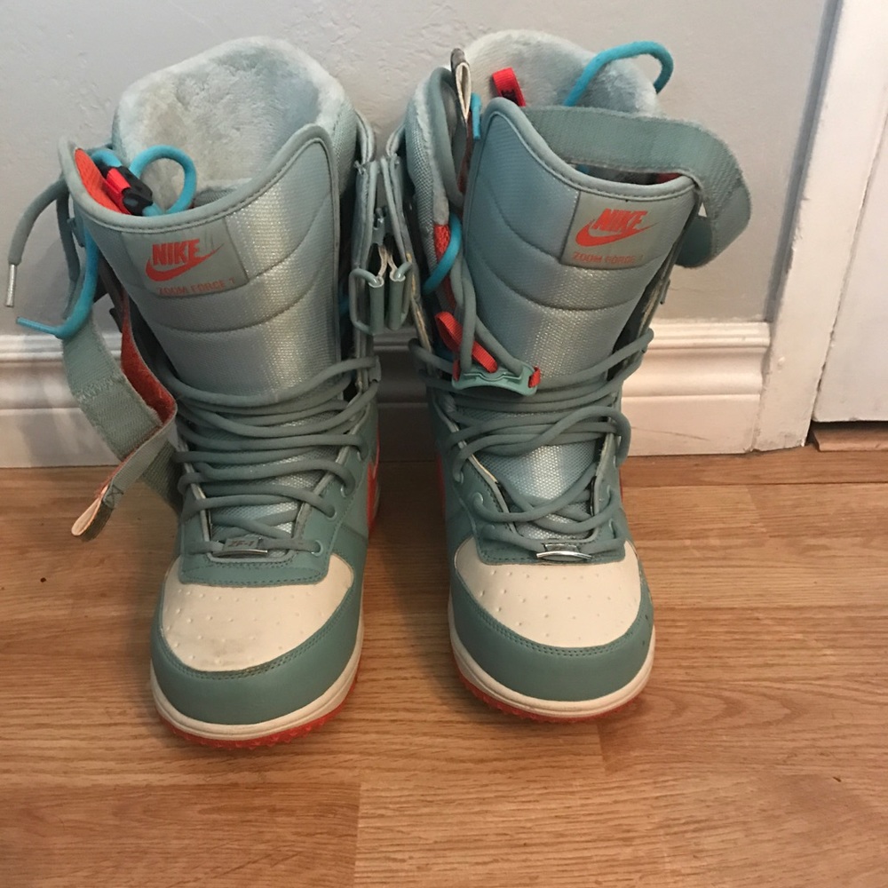 Nike snowboard boots